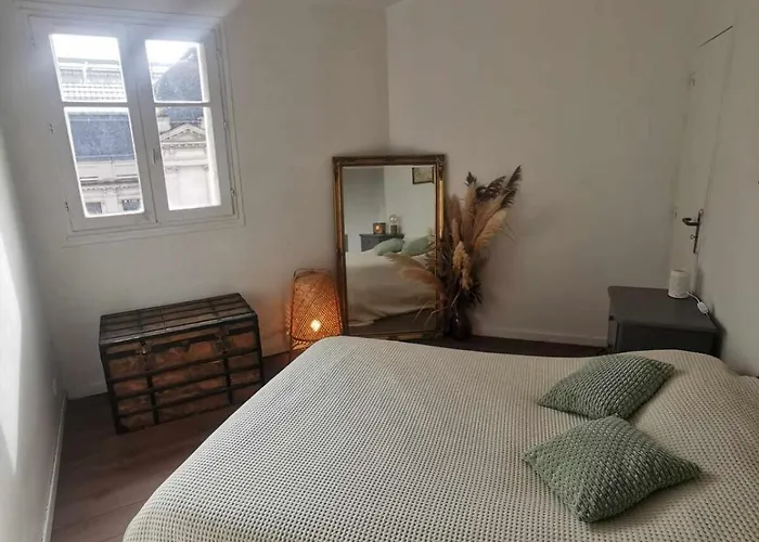 Apartman Charming In Bordeaux, 2 Steps From The Train Station Bordeaux