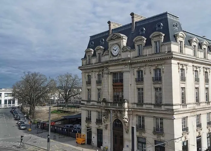 Lejlighed Charming In Bordeaux, 2 Steps From The Train Station